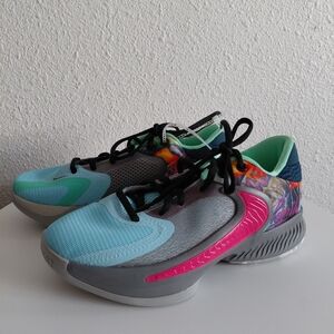 Nwob Nike Air Zoom Freak 4IV SE GS Giannis Family Smoke Grey Pinksicl